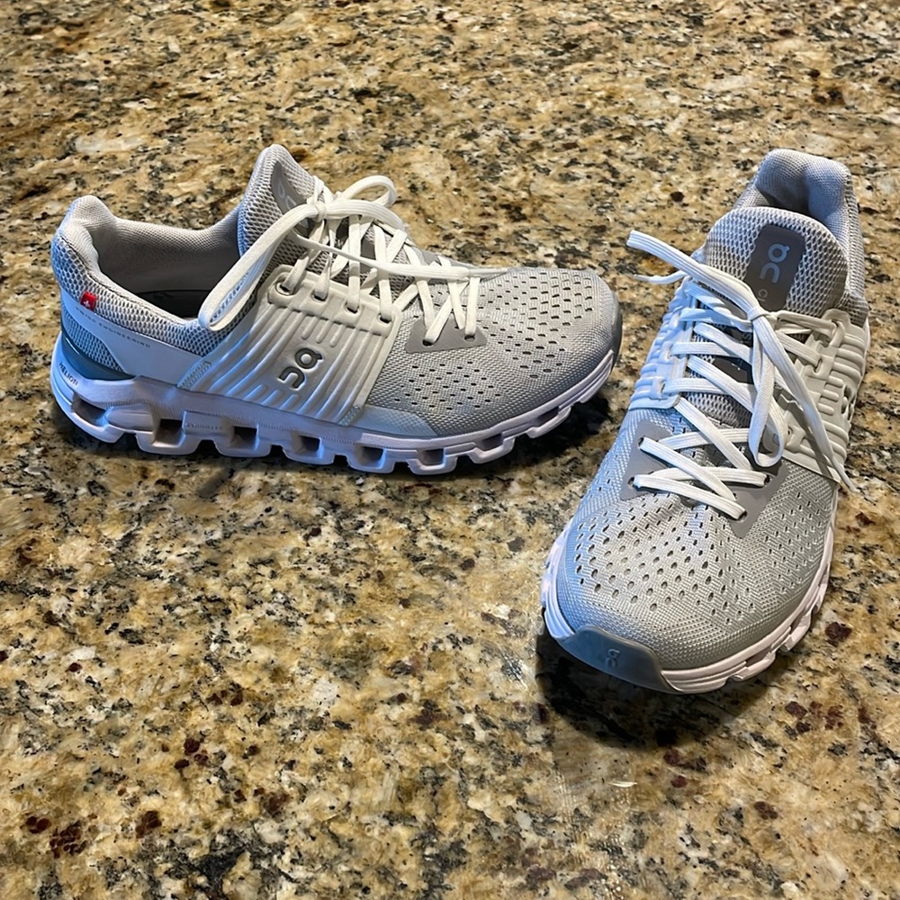 On cloud Cloudswift women’s running shoes.